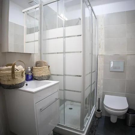 Valentini's Uptown Flat شقة *