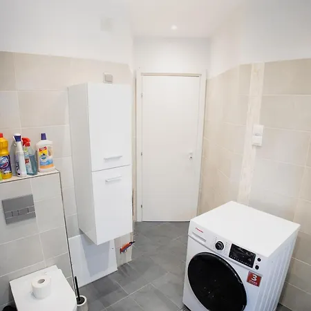 Valentini's Uptown Flat شقة فولوس
