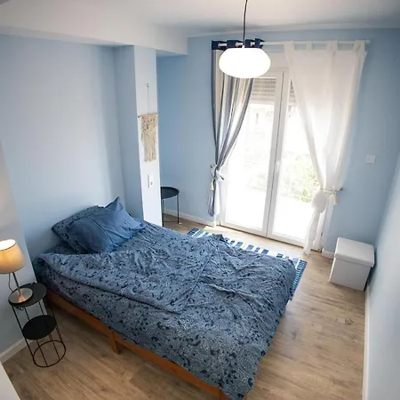 Valentini's Uptown Flat فولوس