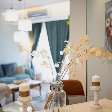 Valentini's Uptown Flat * فولوس