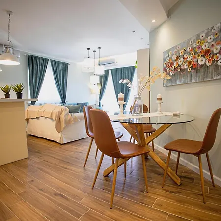 Valentini's Uptown Flat アパート *